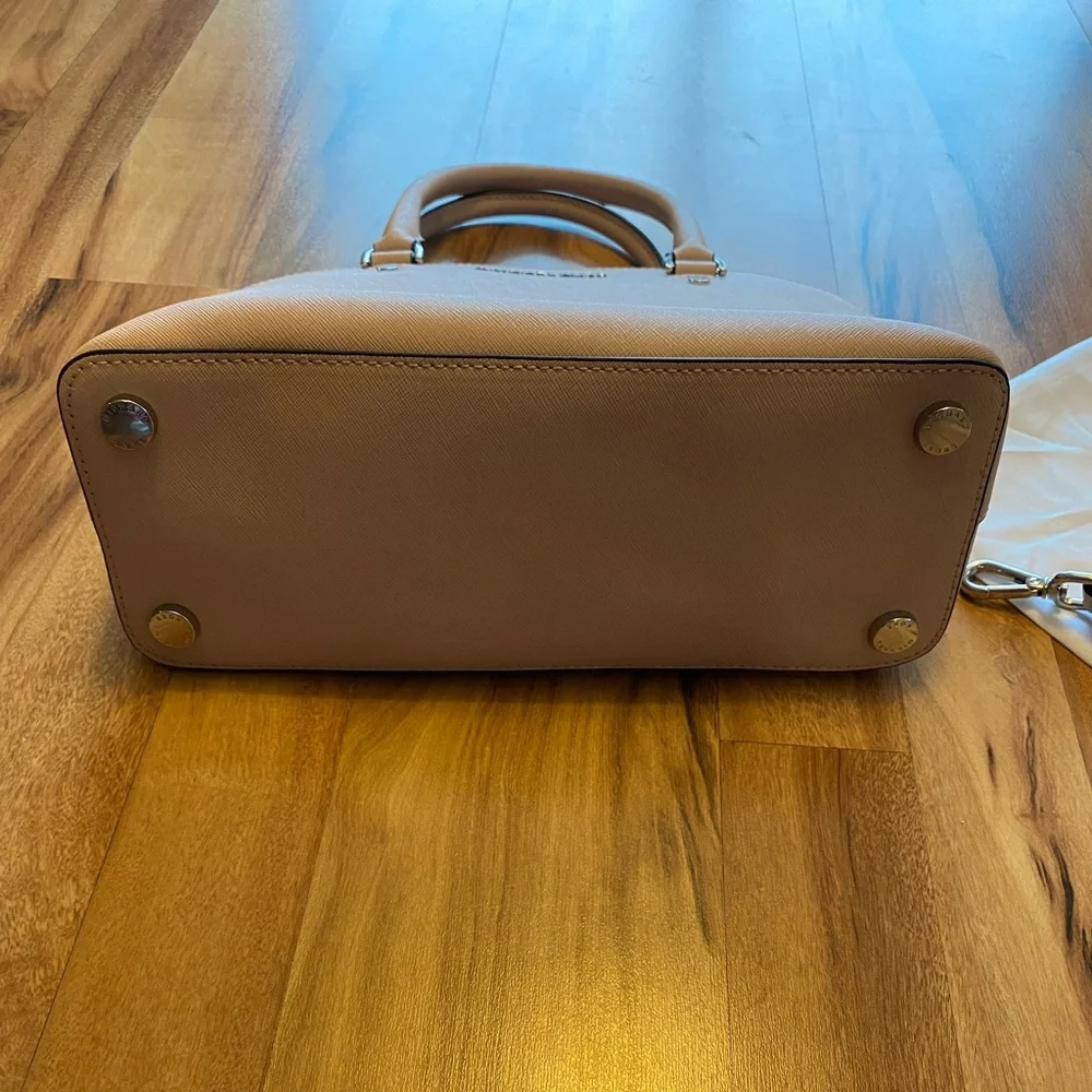Michael Kors Cindy Dome satchel medium USED ONCE - Picture 4 of 14